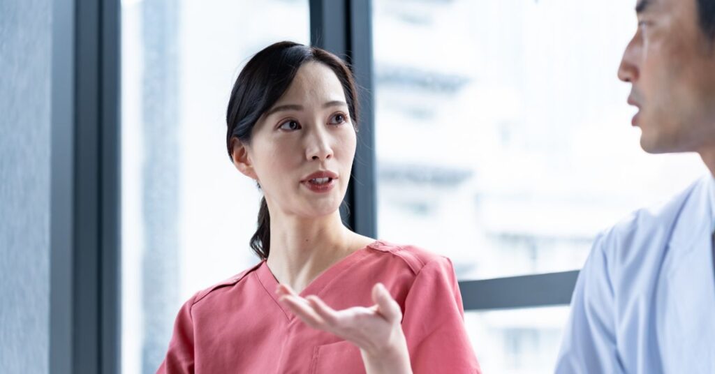 現場の言葉で他職種と会話する訪問看護師